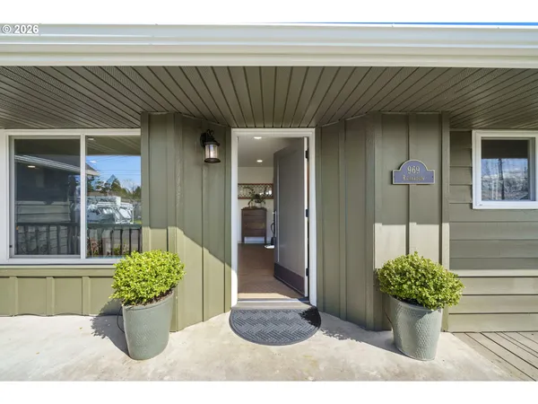 $900,000 | 969 B Street, Washougal, WA 98671