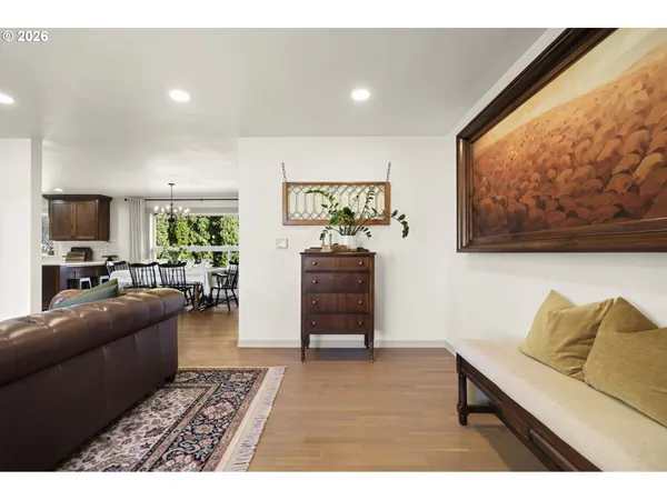 $900,000 | 969 B Street, Washougal, WA 98671