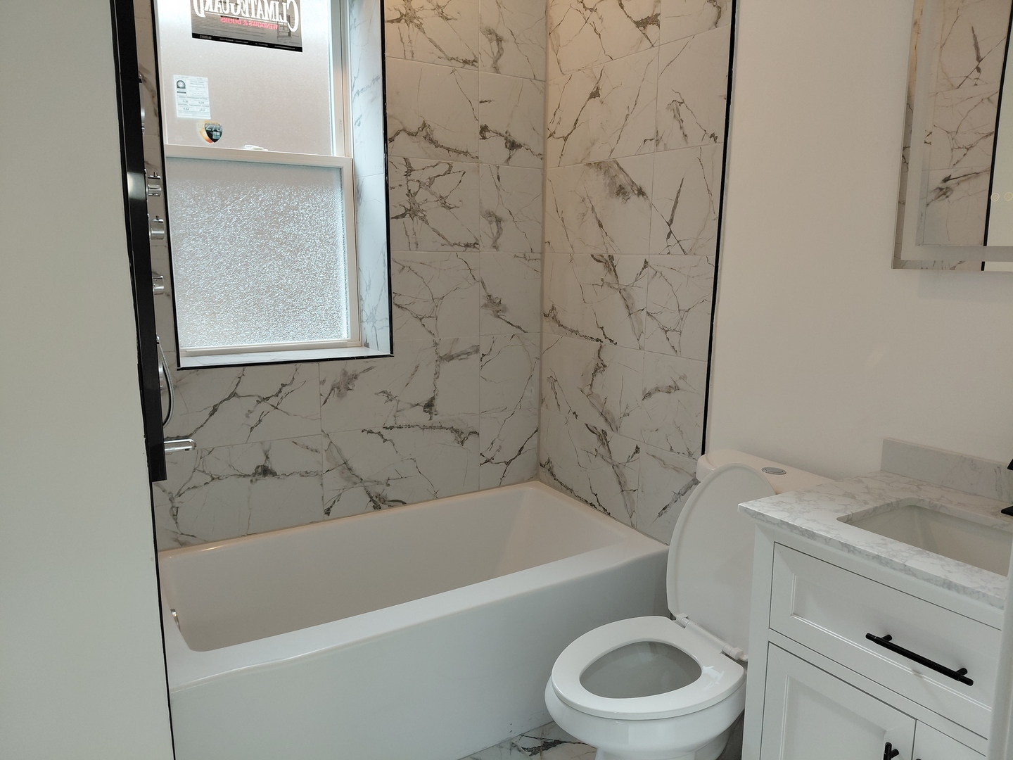 6441 South Campbell Avenue Chicago, IL 60629 - Photo 13 of 24 a bathroom with a toilet and a bathtub