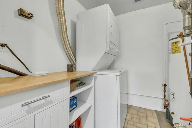 a view of walk in closet