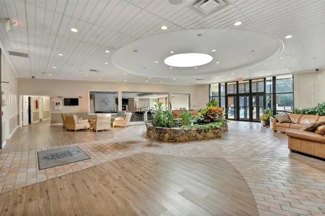 a very nice looking room with lots of tables and chairs