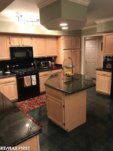 47090 Liberty Bell Road East Macomb, MI 48044 - Photo 7 of 32 31336026-6.JPG