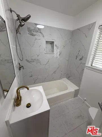 $3,495 | 1543 11th Street, Unit D, Santa Monica, CA 90401