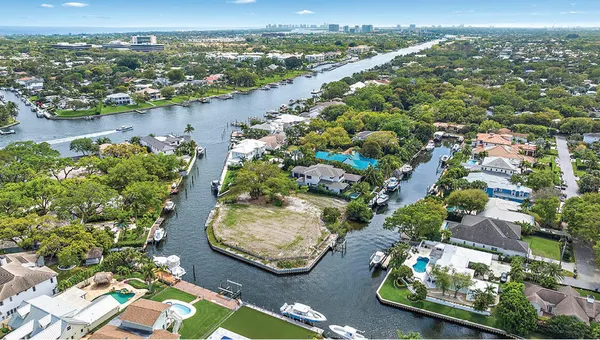 an aerial view of lake residential house with outdoor space