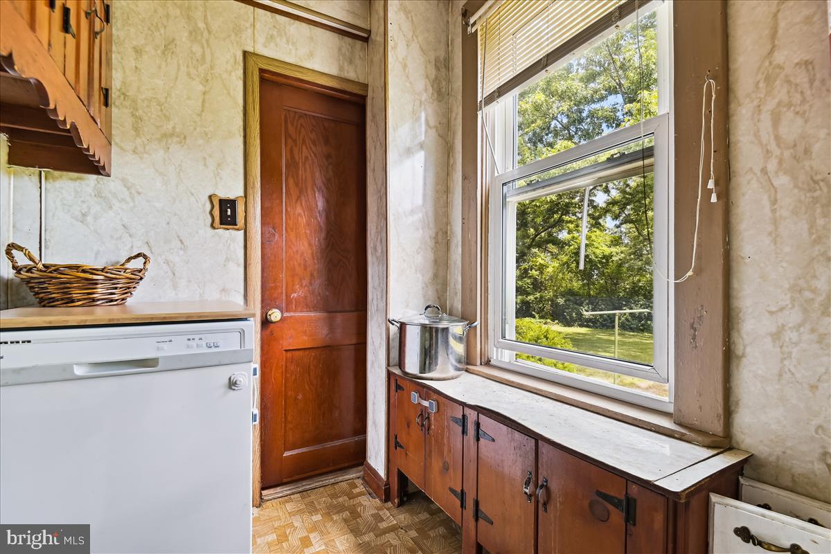 5901 Medora Road Linthicum Heights, MD 21090 - Photo 12 of 44 Main Level Pantry