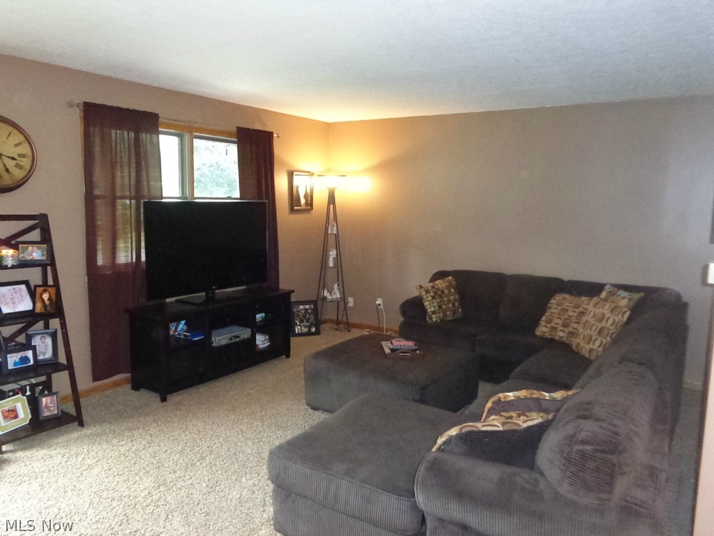 528 Stratton Avenue Southwest New Philadelphia, OH 44663 - Photo 2 of 21