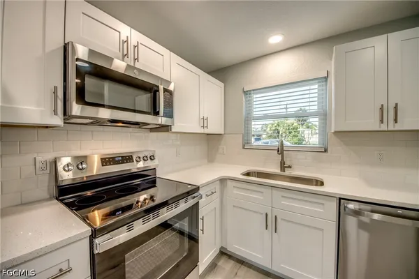 $1,500 | 16881 Davis Road, Unit 116, Fort Myers, FL 33908