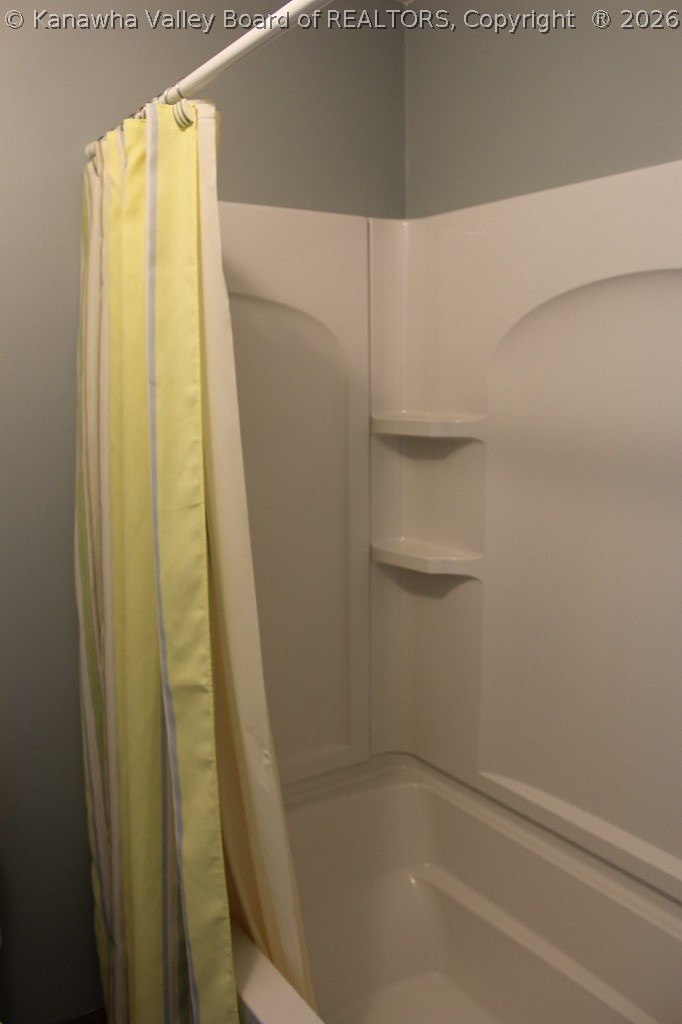 1613 Aarons Fork Road Elkview, WV 25071 - Photo 12 of 25 Tub/shower