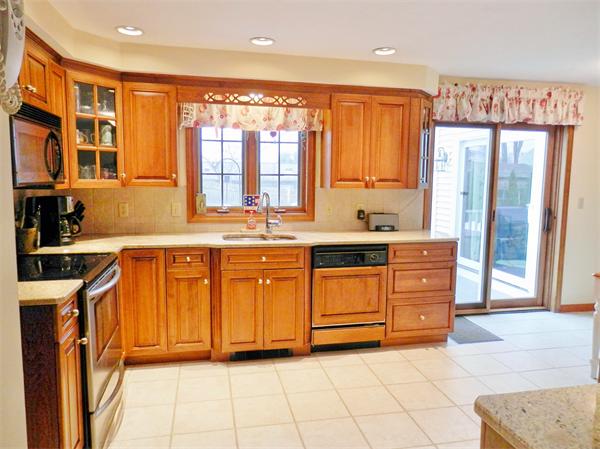 18 Ida Road Worcester, MA 01604 - Photo 3 of 26 Gallery Image 3
