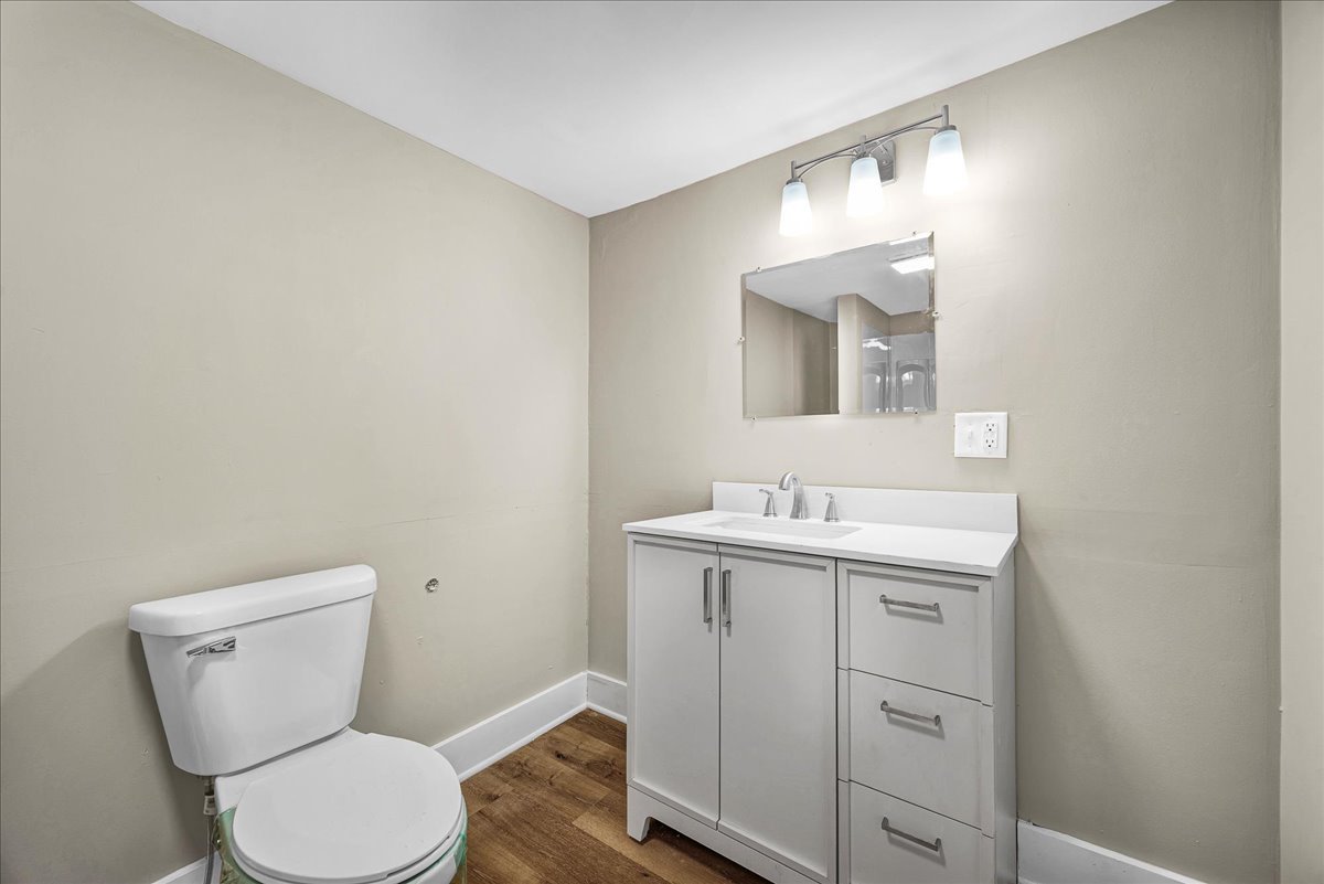 222 West Chestnut Street Hoopeston, IL 60942 - Photo 15 of 28 a bathroom with a toilet a sink and mirror