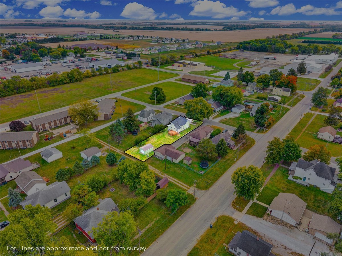 222 West Chestnut Street Hoopeston, IL 60942 - Photo 2 of 28 an aerial view of a city