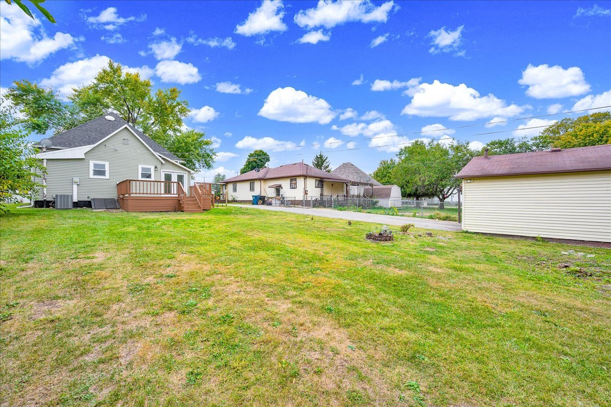 222 West Chestnut Street Hoopeston, IL 60942 - Photo 24 of 28 a view of a house with a backyard