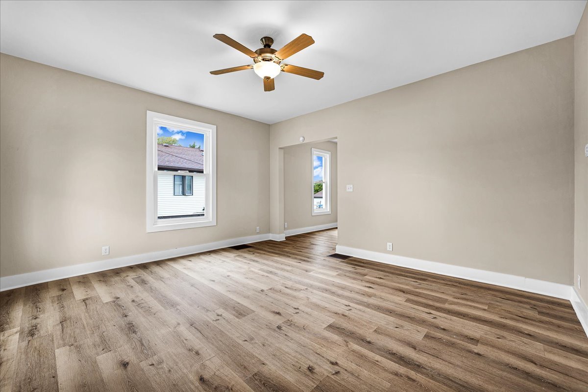 222 West Chestnut Street Hoopeston, IL 60942 - Photo 3 of 28 an empty room with wooden floor and windows