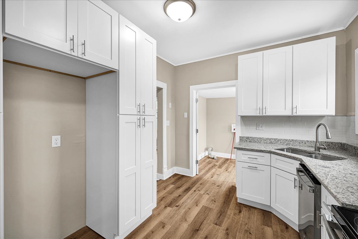 222 West Chestnut Street Hoopeston, IL 60942 - Photo 9 of 28 a kitchen with granite countertop cabinets stainless steel appliances and a wooden floor