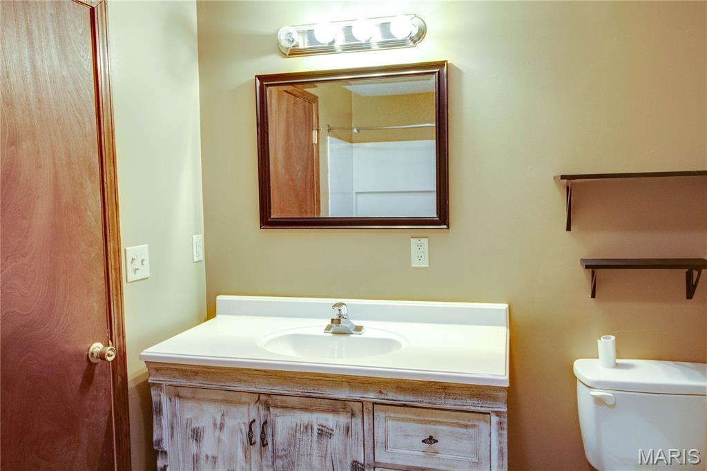 821 Locust Carrollton, IL 62016 - Photo 11 of 17