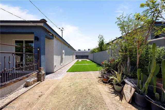 $2,200 | 605 North Yale Street, Las Vegas, NV 89107