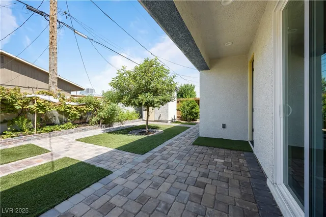 $2,200 | 605 North Yale Street, Las Vegas, NV 89107