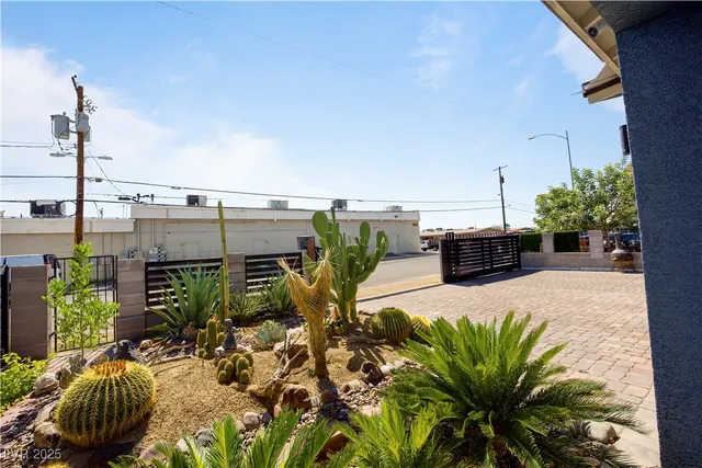 $2,200 | 605 North Yale Street, Las Vegas, NV 89107