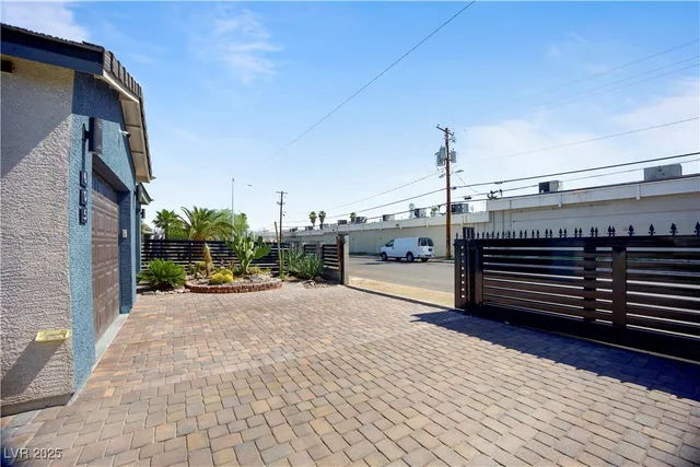 $2,200 | 605 North Yale Street, Las Vegas, NV 89107