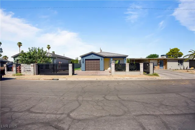 $2,200 | 605 North Yale Street, Las Vegas, NV 89107