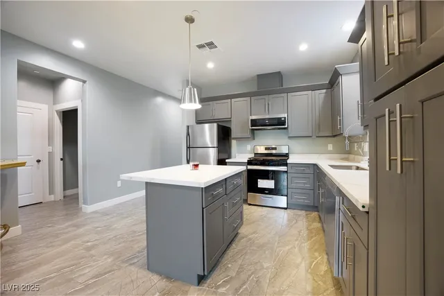 $2,200 | 605 North Yale Street, Las Vegas, NV 89107