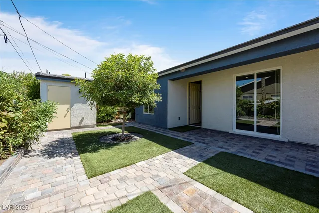 $2,200 | 605 North Yale Street, Las Vegas, NV 89107