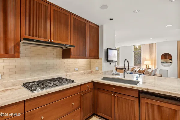 $5,995 | 2402 East Esplanade Lane, Unit 204, Phoenix, AZ 85016