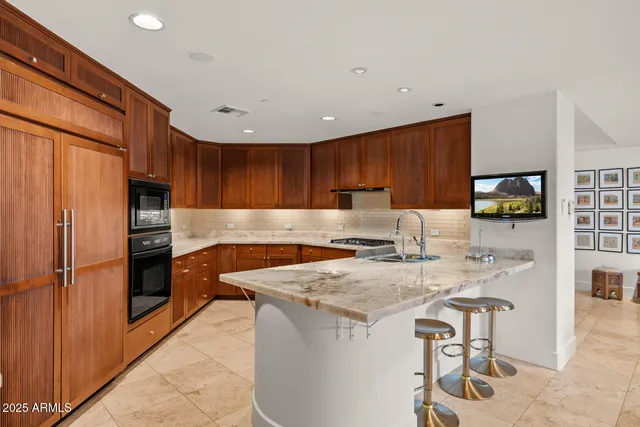 $5,995 | 2402 East Esplanade Lane, Unit 204, Phoenix, AZ 85016