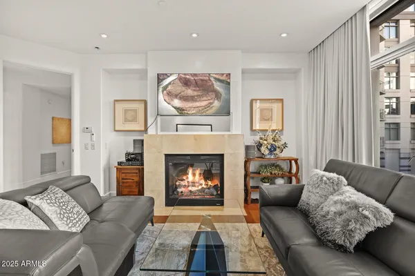 $5,995 | 2402 East Esplanade Lane, Unit 204, Phoenix, AZ 85016