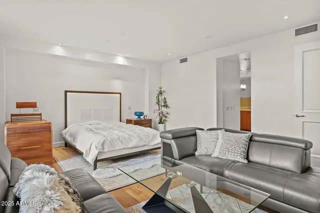 $5,995 | 2402 East Esplanade Lane, Unit 204, Phoenix, AZ 85016