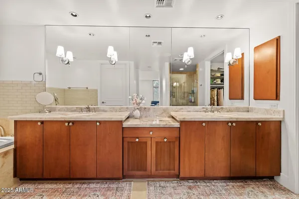 $5,995 | 2402 East Esplanade Lane, Unit 204, Phoenix, AZ 85016