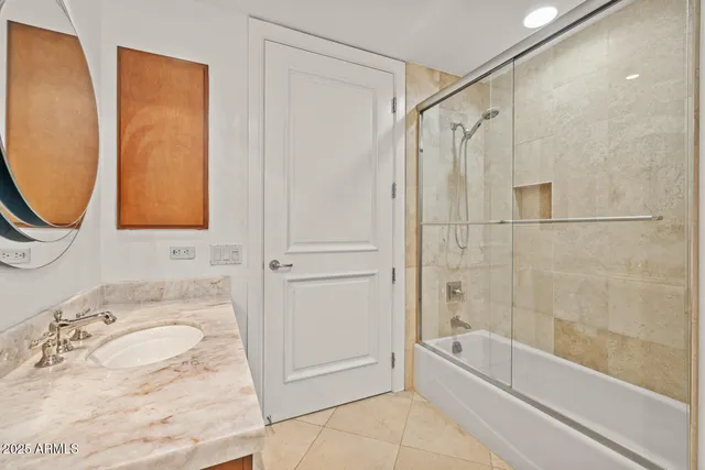 $5,995 | 2402 East Esplanade Lane, Unit 204, Phoenix, AZ 85016