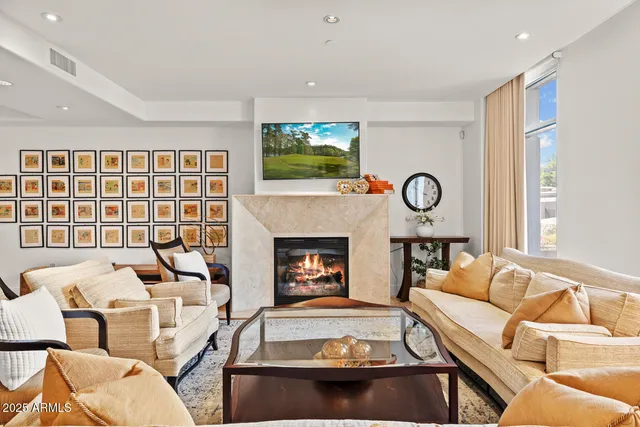 $5,995 | 2402 East Esplanade Lane, Unit 204, Phoenix, AZ 85016