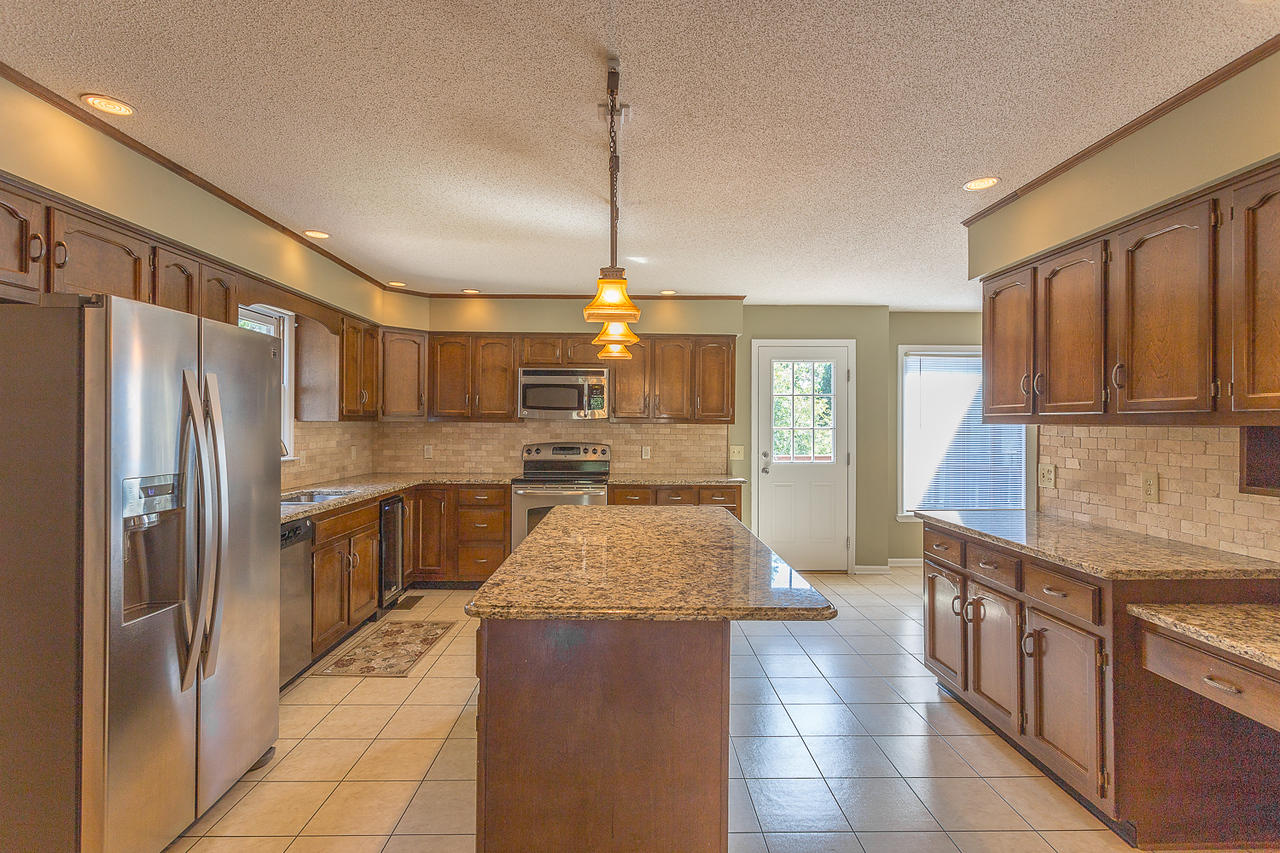 518 Picture Ridge Drive Chattanooga, TN 37421 - Photo 3 of 37 518 Picture Ridge-27-X2