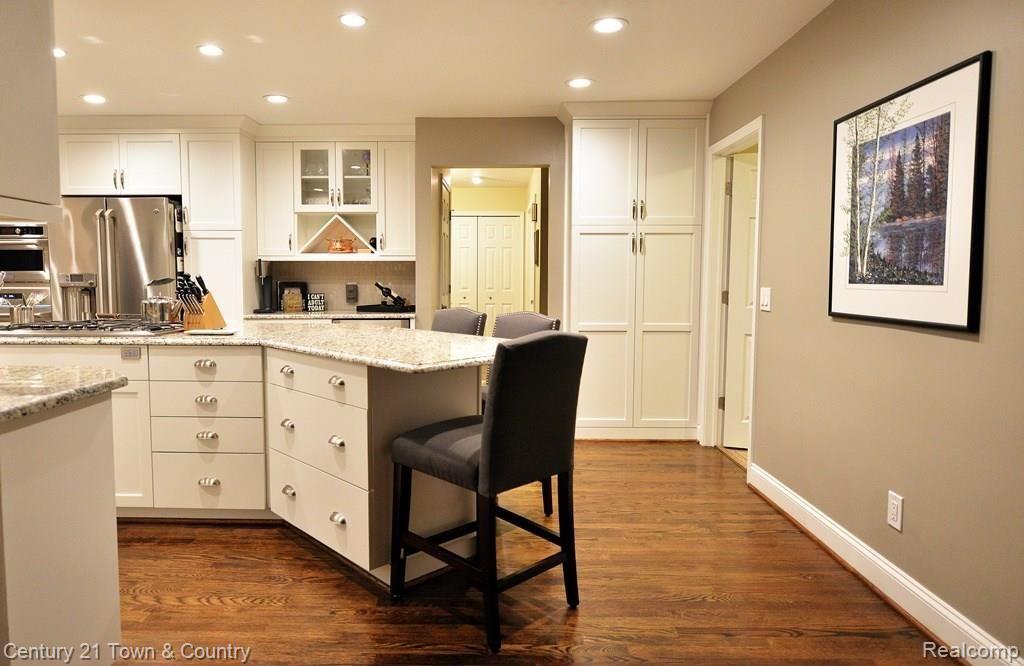 372 Shellbourne Drive Rochester Hills, MI 48309 - Photo 10 of 45