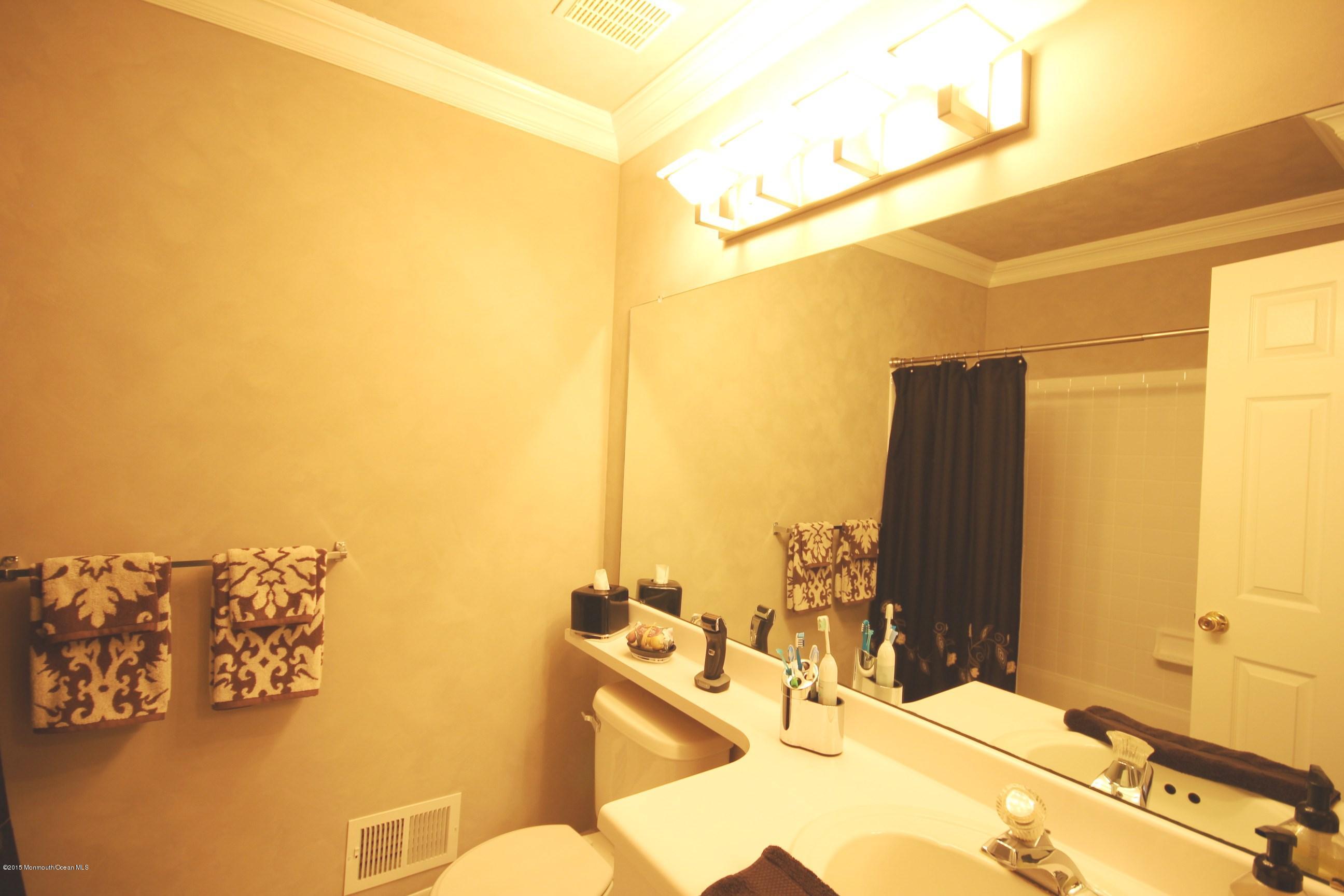 2 Oxford Road Holmdel, NJ 07733 - Photo 15 of 17 Full Bath #2