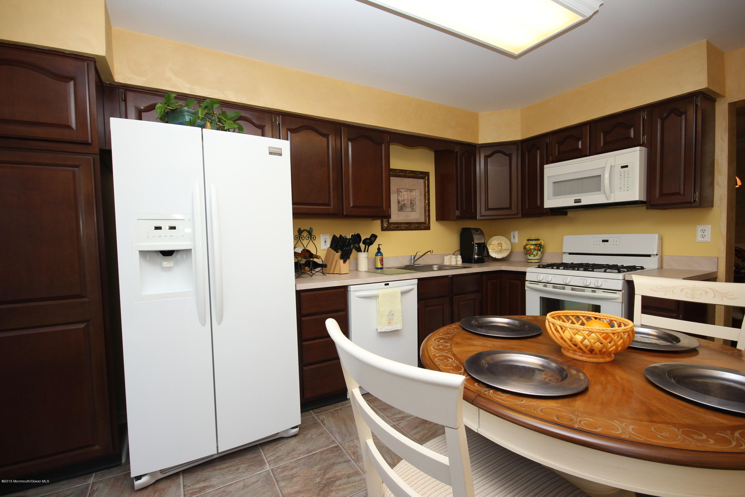2 Oxford Road Holmdel, NJ 07733 - Photo 9 of 17 Kitchen - Eat-In