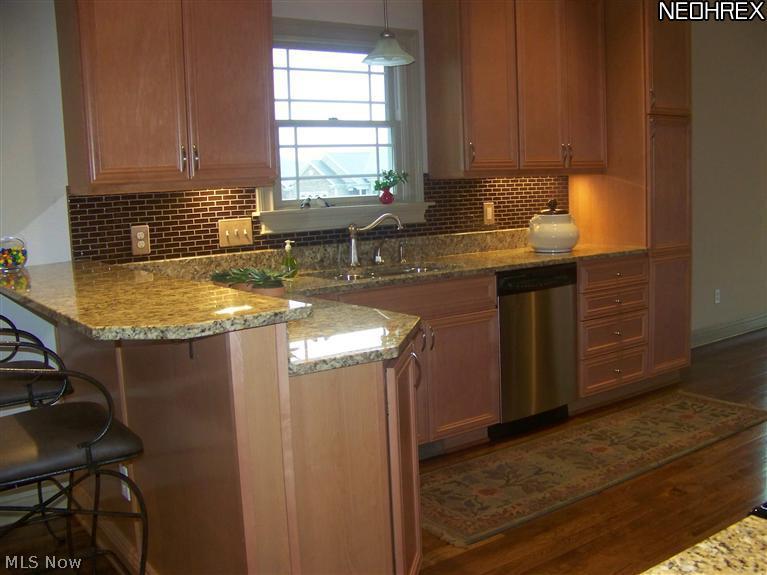 9500 Springfield Road, Unit 12 Youngstown, OH 44514 - Photo 9 of 25 KITCHEN SECOND VIEW