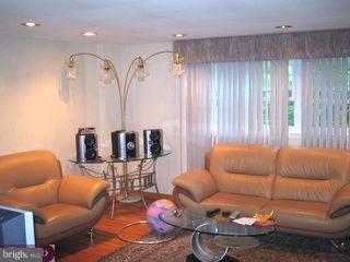 330 Ridgeway Place Philadelphia, PA 19116 - Photo 2 of 6 Gallery Image 2