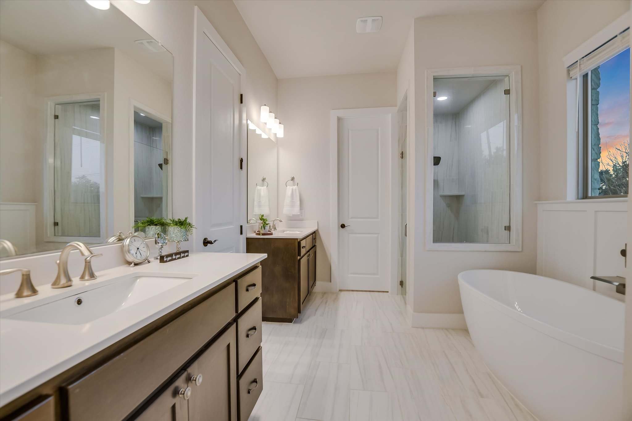 332 Axis Loop Georgetown, TX 78628 - Photo 15 of 37 Primary Bathroom w/ freestanding tub