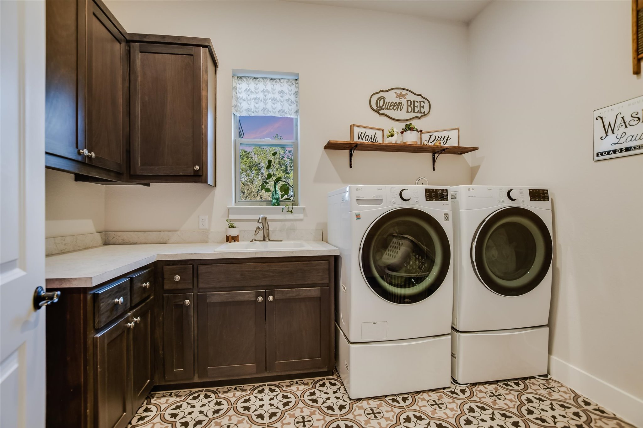 332 Axis Loop Georgetown, TX 78628 - Photo 20 of 37 Laundry Room featuring light tile patterned floors, washing machine, dryer and sink