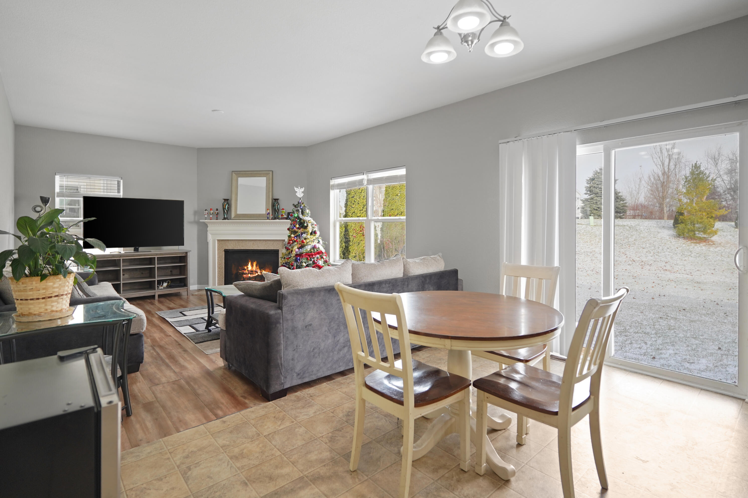 15014 73rd Street Kenosha, WI 53142 - Photo 9 of 32 Family Room