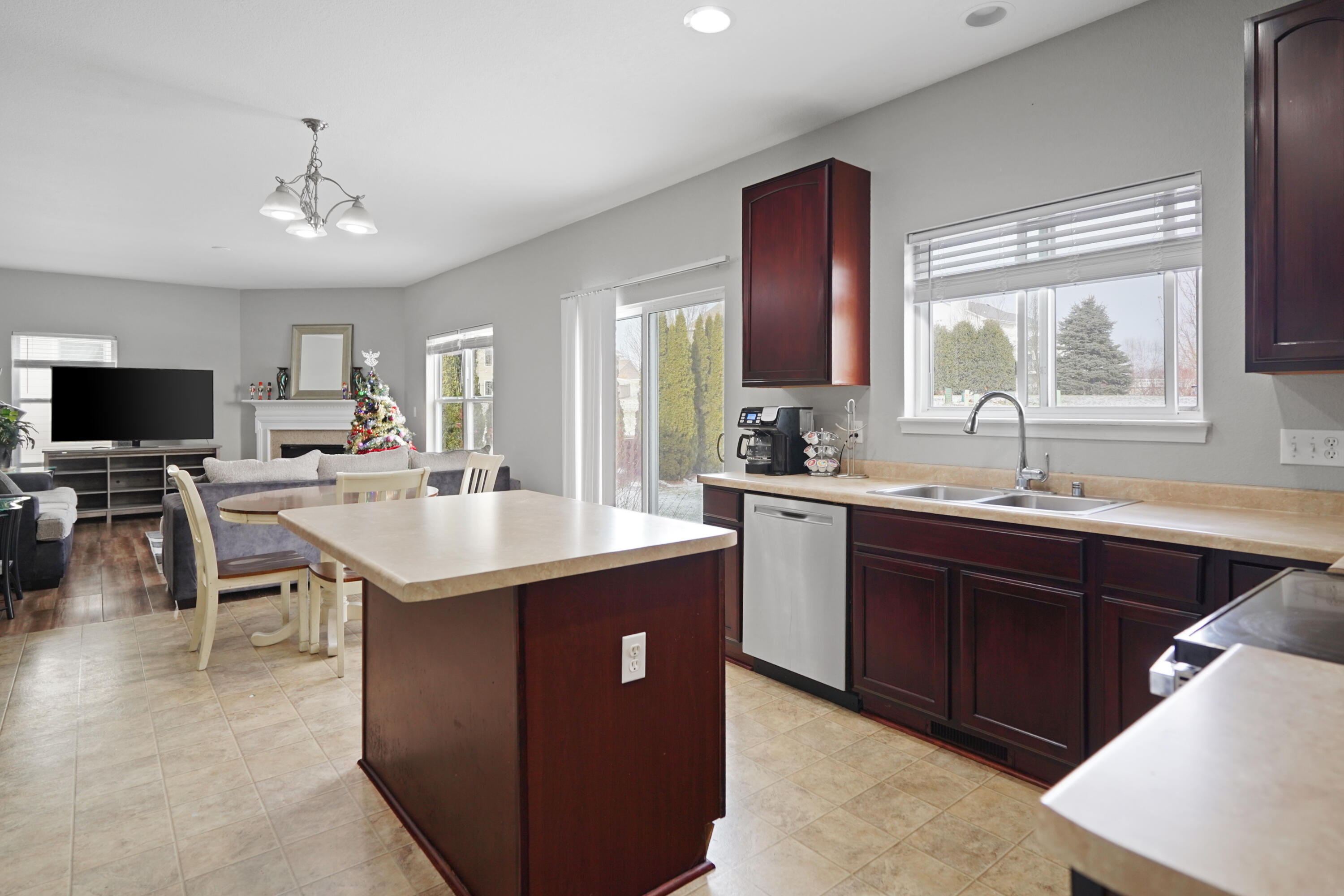 15014 73rd Street Kenosha, WI 53142 - Photo 6 of 32 Kitchen Island