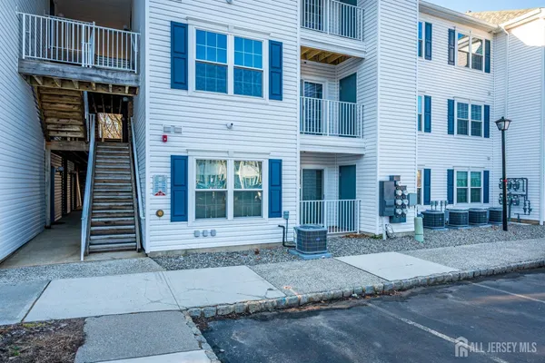 $445,000 | 1233 Waterford Drive, Edison, NJ 08817