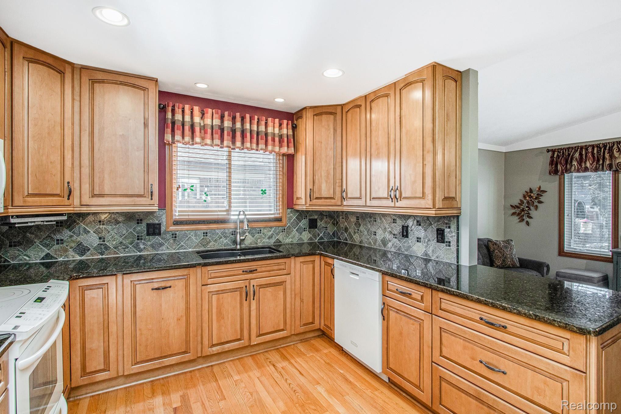 47605 Chrys Road Macomb, MI 48044 - Photo 9 of 37 0N2A8729.jpg