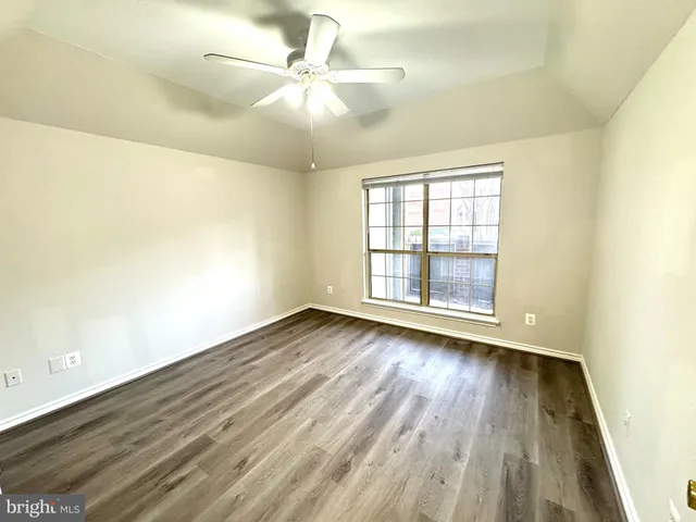 $295,000 | 12154 Penderview Terrace, Unit 1204, Fairfax, VA 22033