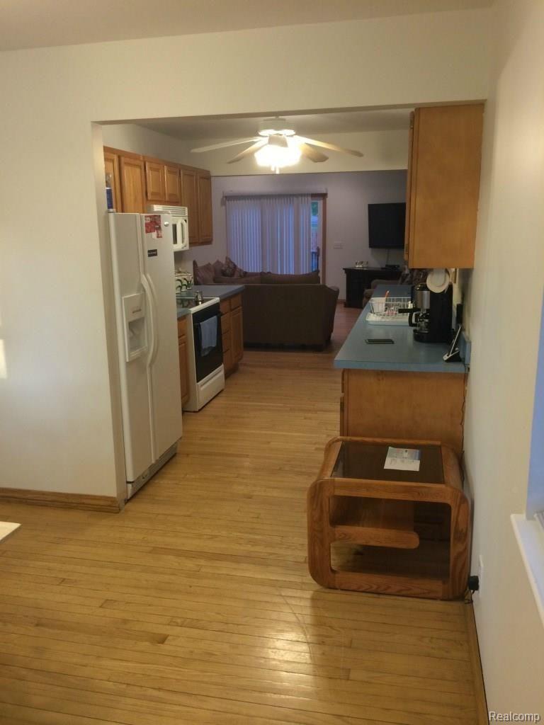 2581 Hessel Avenue Rochester, MI 48307 - Photo 21 of 41 H24.jpg