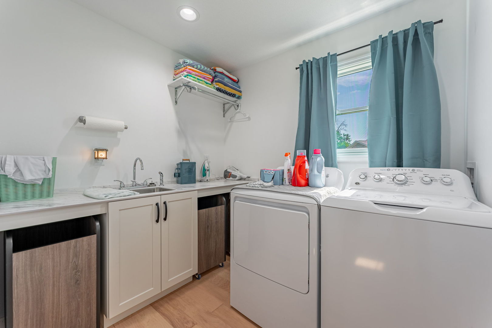 102 Sunset Lane Prophetstown, IL 61277 - Photo 16 of 41 a utility room with sink dryer and washer
