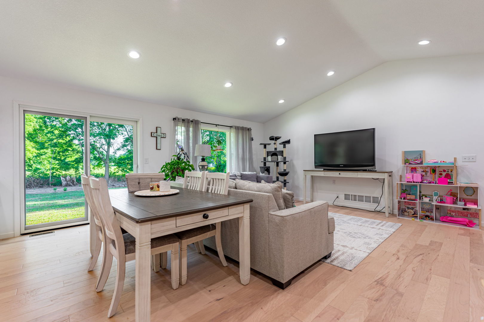 102 Sunset Lane Prophetstown, IL 61277 - Photo 7 of 41 a living room with furniture and a flat screen tv