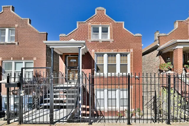 $415,000 | 2140 West 23rd Street, Chicago, IL 60608